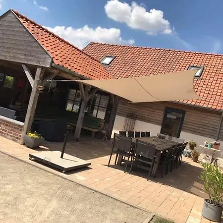 Wonderful With Huge Garden Casa vacanze